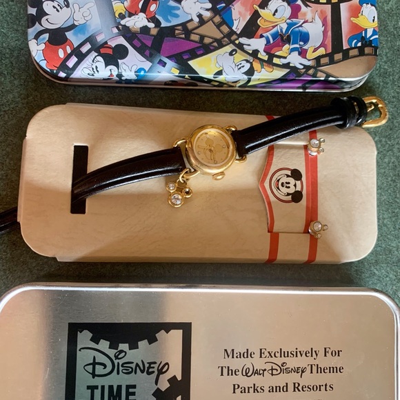 Mickey Mouse watch with earrings - Picture 1 of 1